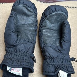 Lady’s Gordini Black Mittens